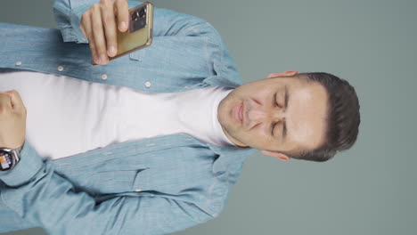 Vertical-video-of-Man-getting-bad-news-on-the-phone-gets-upset.